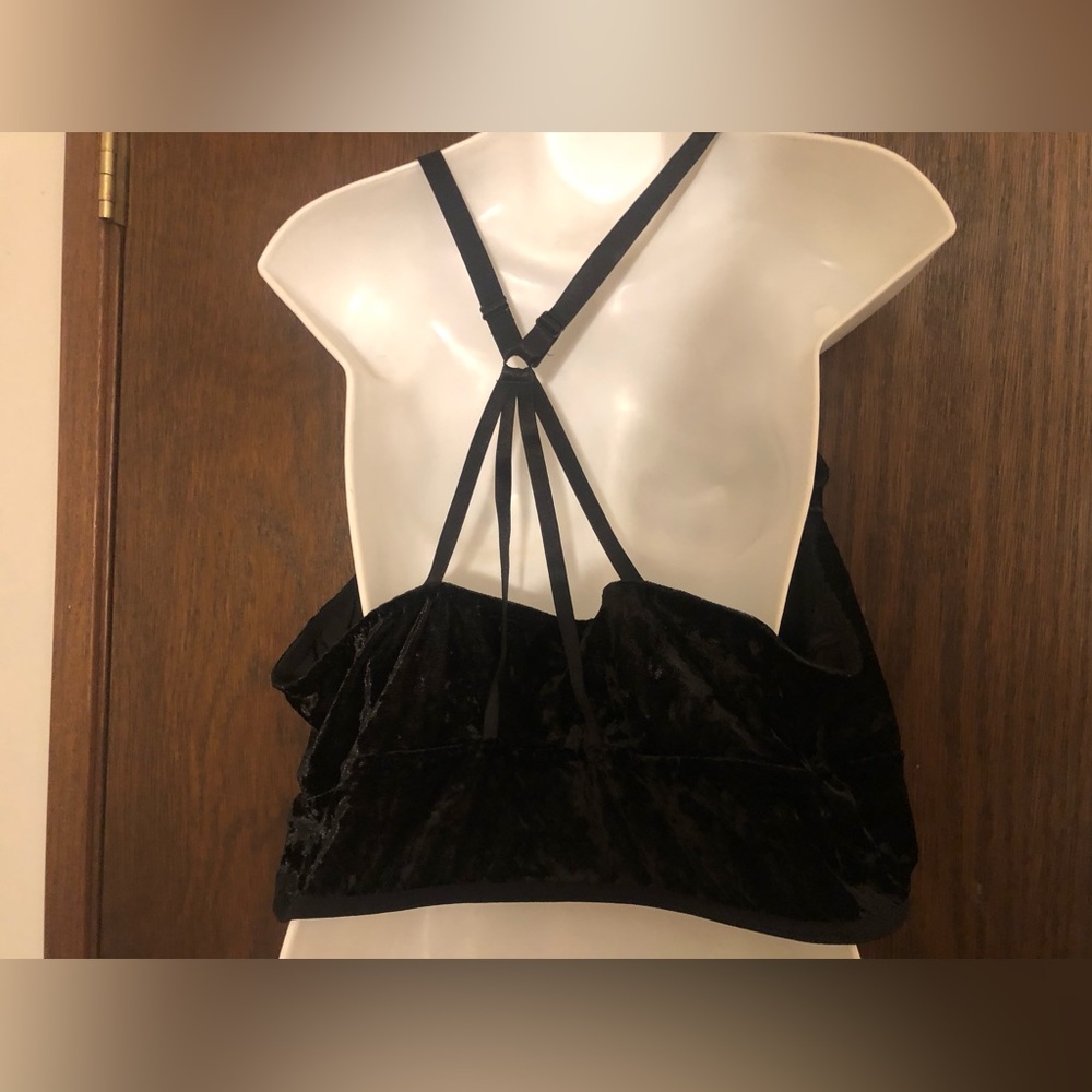 Torrid Strappy Velvet Bralette 4 Black Stretch - Picture 7 of 7